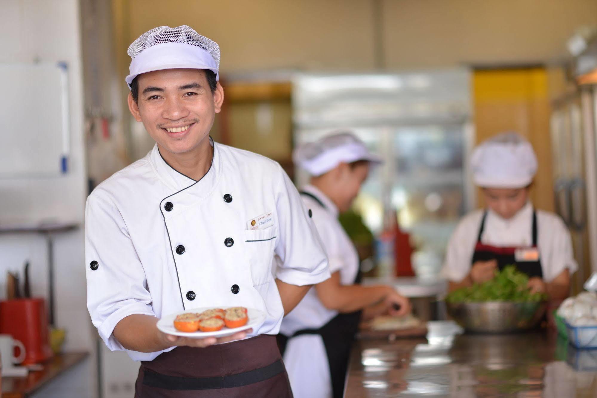 Inthira Thakhek Hotel Bagian luar foto