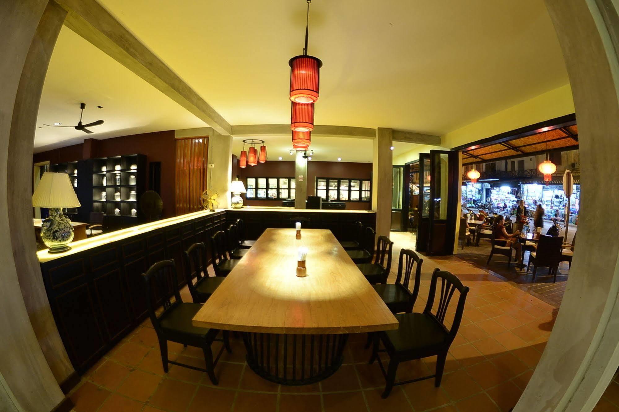 Inthira Thakhek Hotel Bagian luar foto