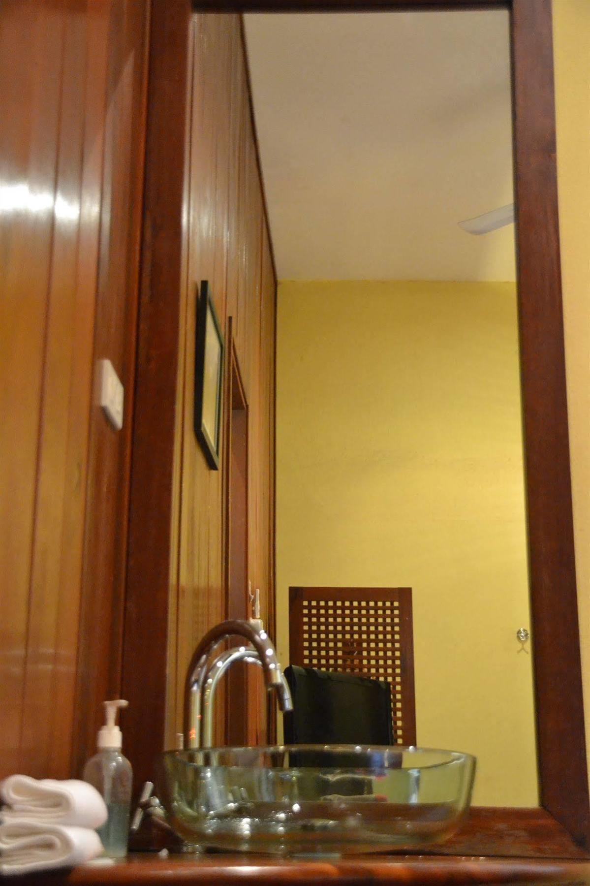 Inthira Thakhek Hotel Bagian luar foto