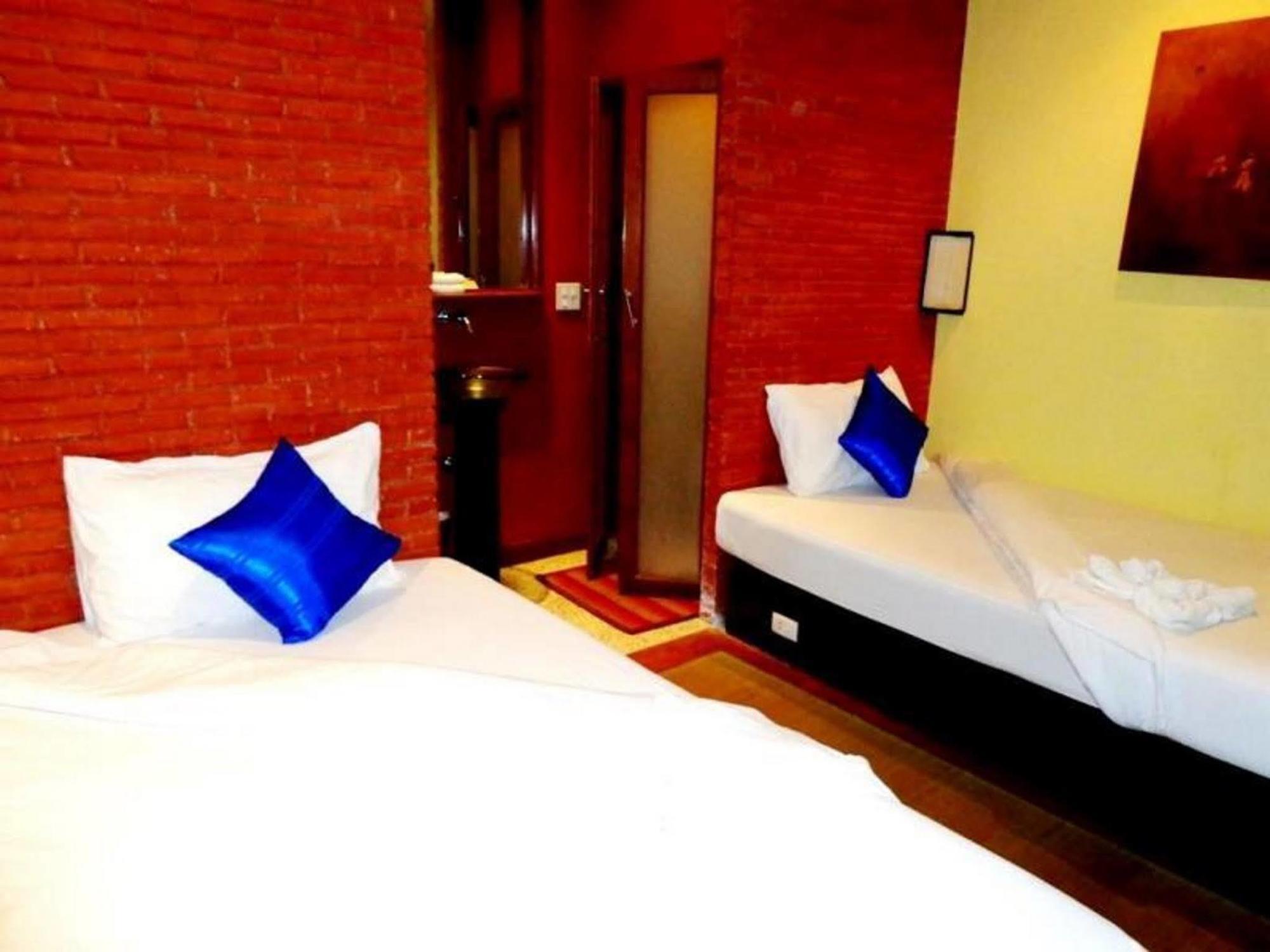 Inthira Thakhek Hotel Bagian luar foto