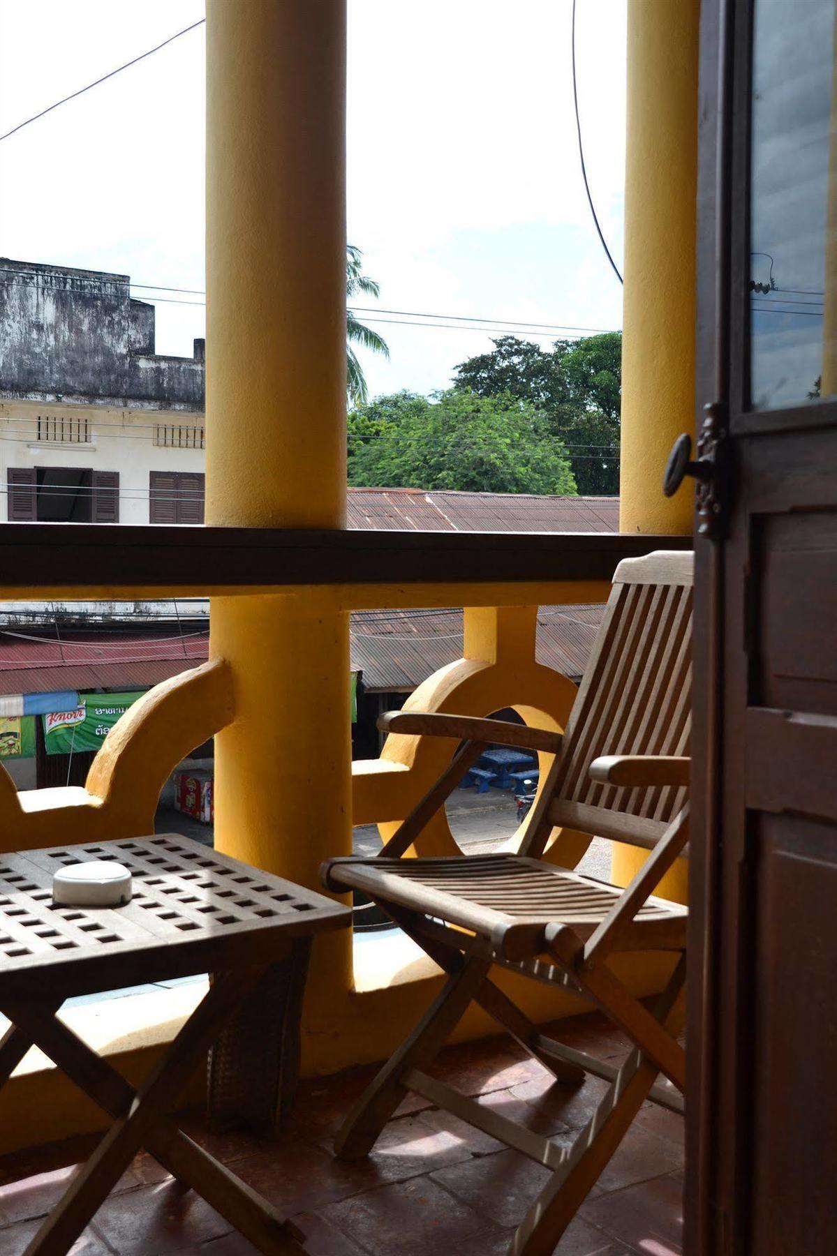 Inthira Thakhek Hotel Bagian luar foto