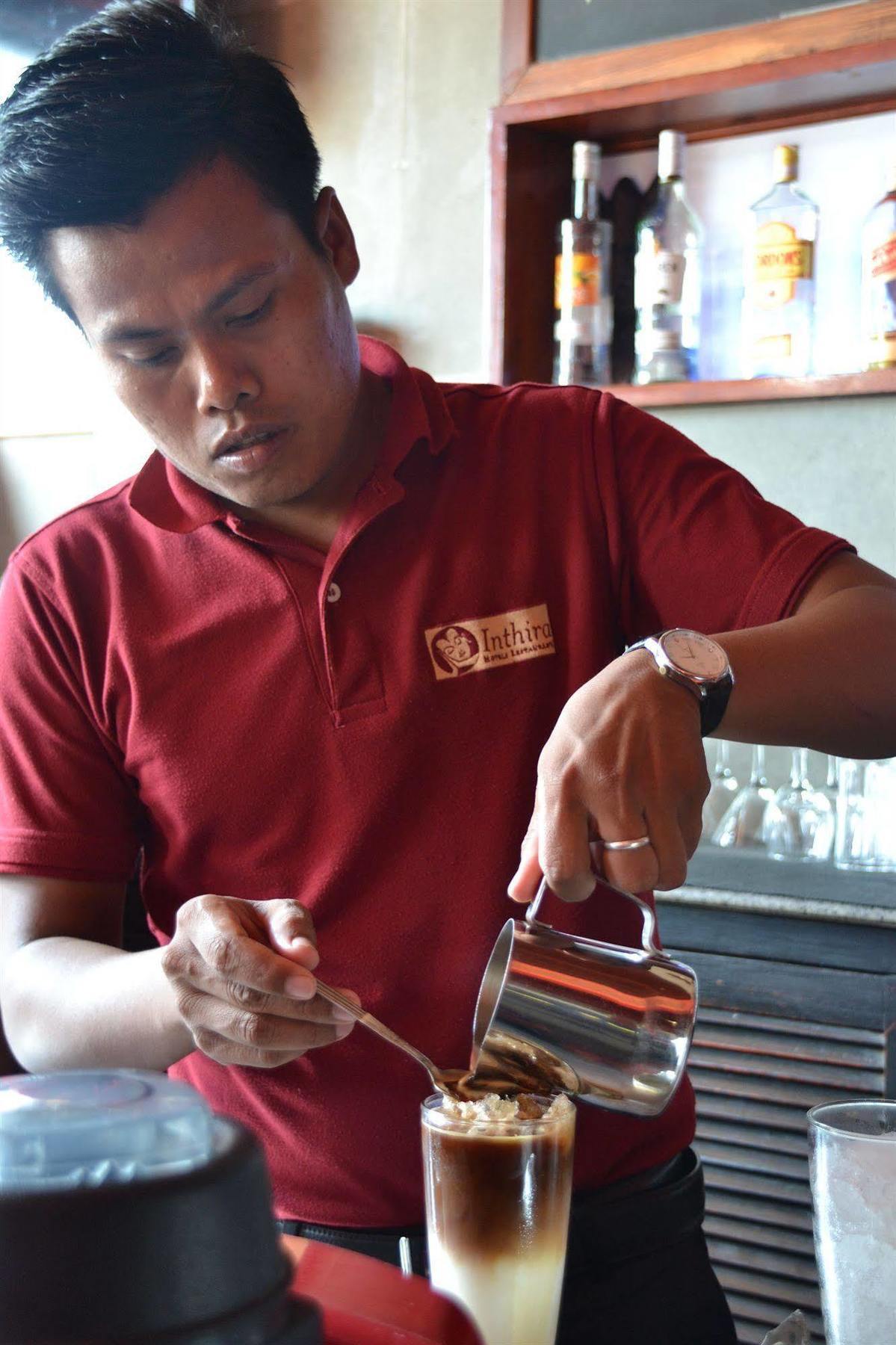 Inthira Thakhek Hotel Bagian luar foto