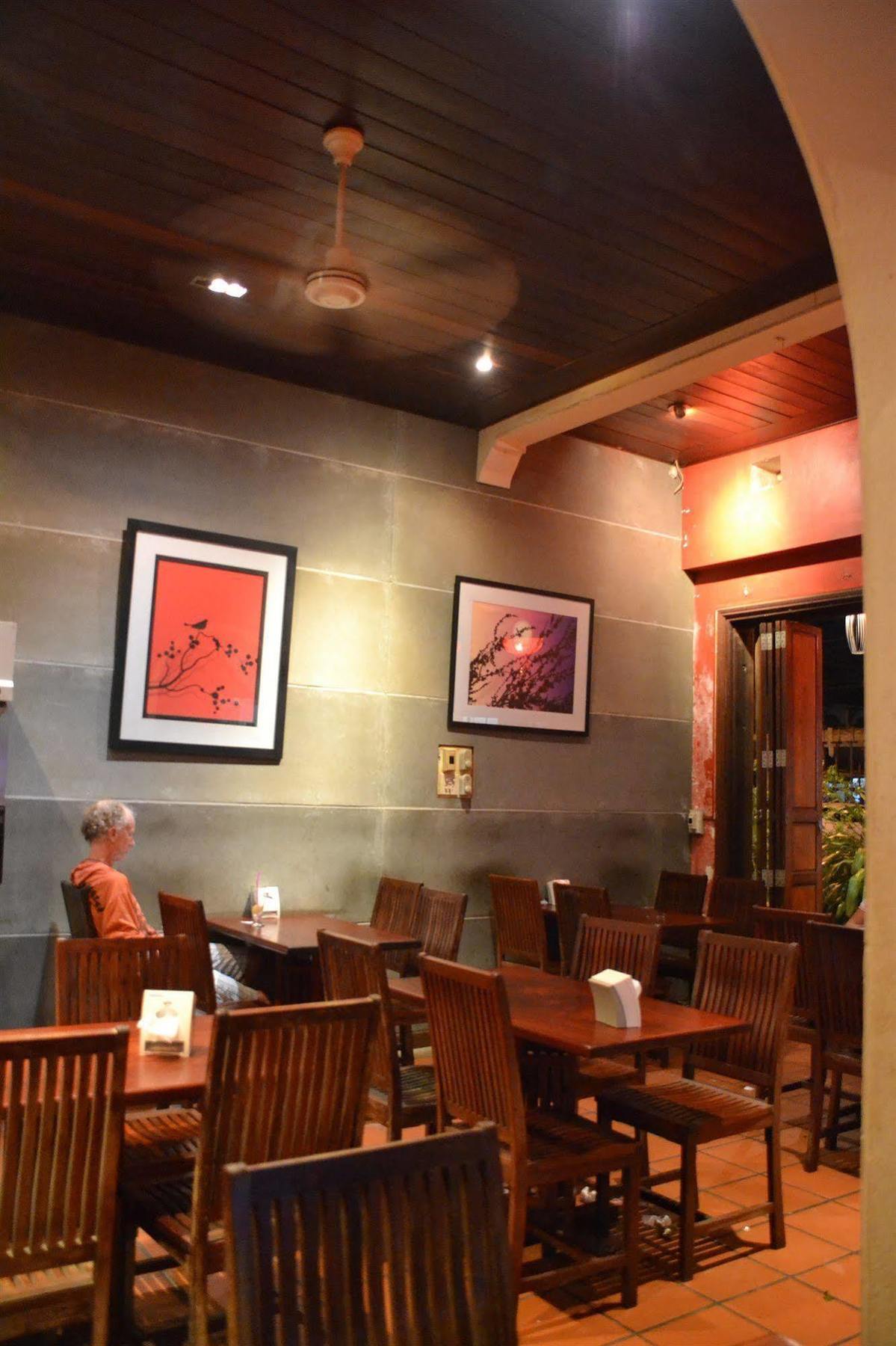 Inthira Thakhek Hotel Bagian luar foto