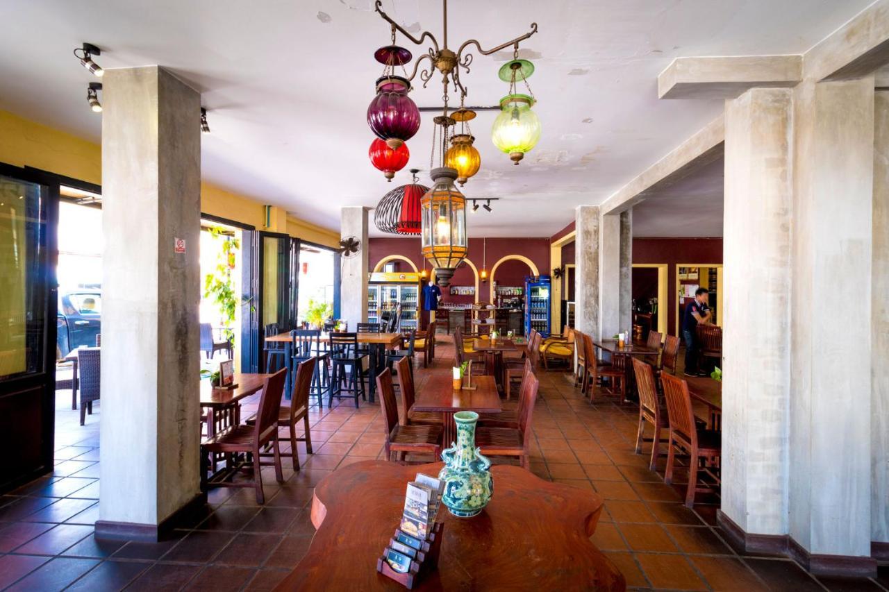 Inthira Thakhek Hotel Bagian luar foto