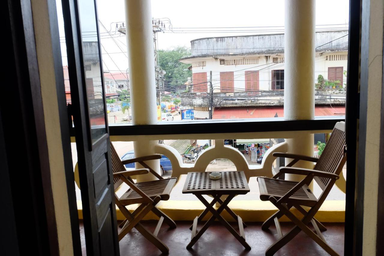 Inthira Thakhek Hotel Bagian luar foto