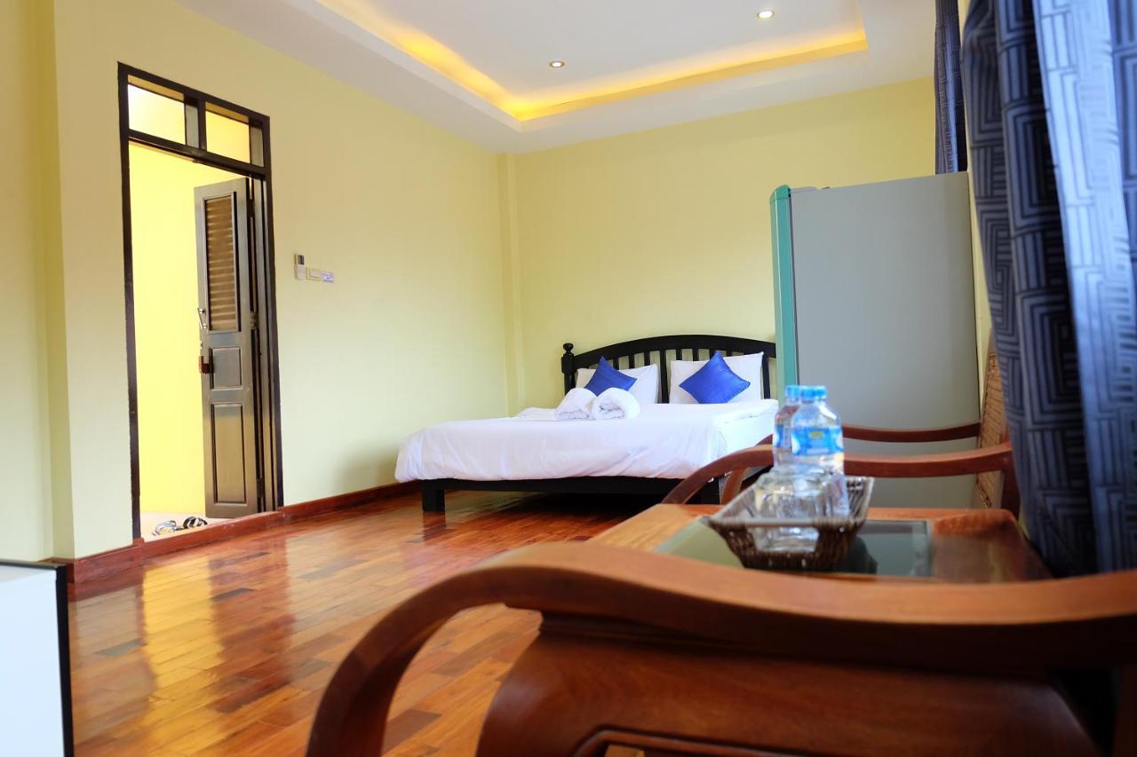 Inthira Thakhek Hotel Bagian luar foto