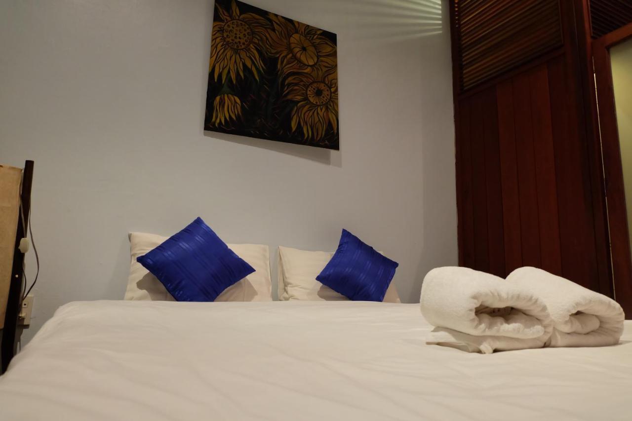 Inthira Thakhek Hotel Bagian luar foto